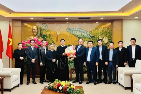 Giáo xứ Thái Hà thăm, chúc mừng phường Đống Đa nhân dịp Tết Bính Ngọ 2026