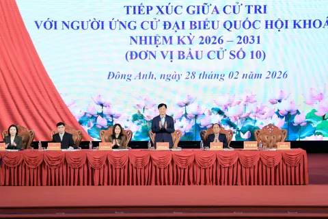Bí thư Thành ủy Nguyễn Duy Ngọc và các ứng cử viên đại biểu Quốc hội tiếp xúc cử tri, vận động bầu cử