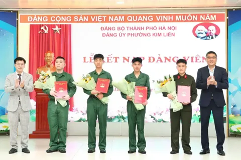 Phường Kim Liên kết nạp Đảng cho 4 tân binh chuẩn bị lên đường nhập ngũ