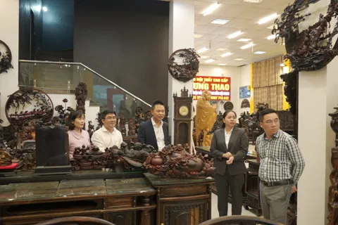 Làng nghề mộc cao cấp Vạn Điểm từng bước trở thành điểm du lịch nổi tiếng