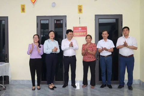 Huyện Phú Xuyên trao nhà đại đoàn kết cho gia đình hộ cận nghèo ở xã Phú Túc
