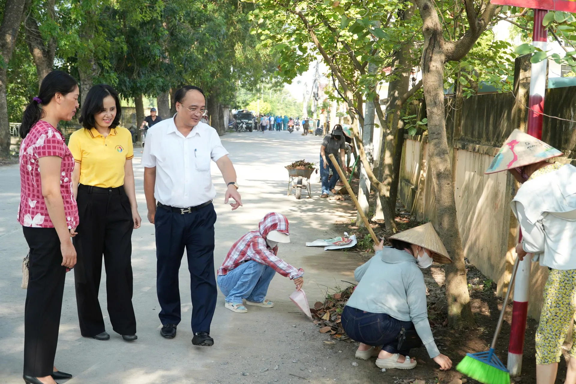 Xã Chuyên Mỹ phát động phong trào tổng vệ sinh môi trường và thi đua “ Sáng- xanh- sạch- đẹp”