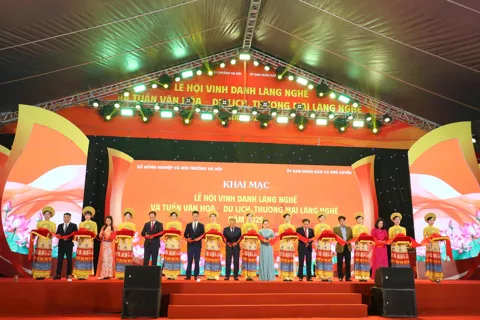 Phú Xuyên khai mạc “Lễ hội vinh danh làng nghề và Tuần văn hóa - Du lịch, thương mại làng nghề năm 2025”