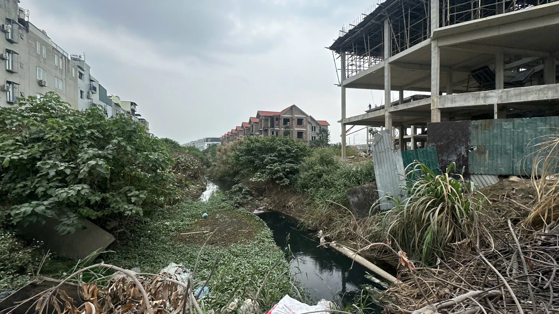 Chậm cứng hoá kênh tiêu thoát nước khu đô thị mới Phú Lương: Người dân sẽ tiếp tục gánh hậu quả