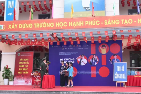 Học sinh xã Thường Tín hưởng ứng chiến dịch “Không một mình”