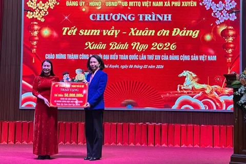 Chương trình “Tết sum vầy - Xuân ơn Đảng” tại Phú Xuyên ấm lòng các gia đình có hoàn cảnh khó khăn