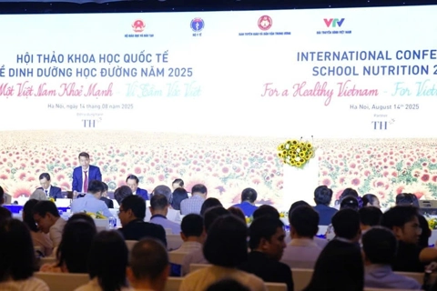 Dinh dưỡng học đường: từ mô hình điểm đến khung pháp lý