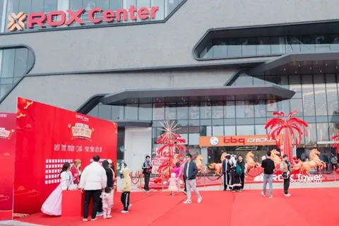 Trung tâm thương mại ROX Tower Goldmark City đi vào hoạt động thu hút đông đảo người dân