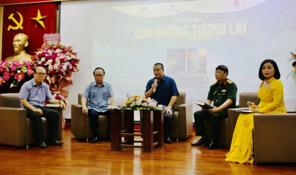 Nhà văn Nguyễn Xuân Tuấn với hành trình “con đường tương lai”