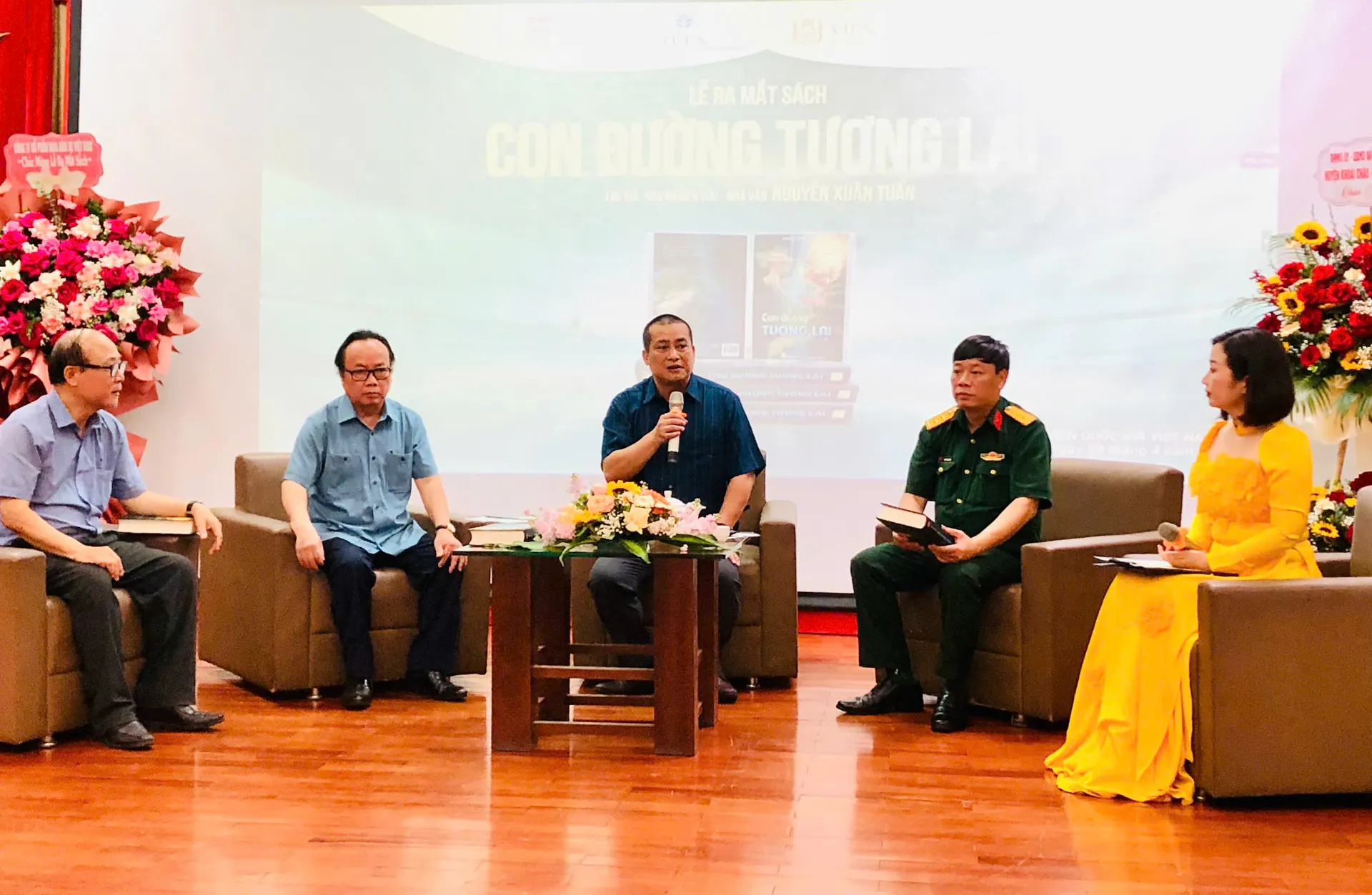 “Con đường tương lai của đất nước nằm trong chính sự nỗ lực của mỗi người”