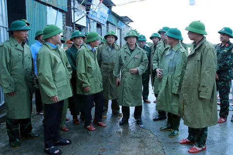 Huy động mọi lực lượng, phương tiện tập trung ứng phó, khắc phục hậu quả bão số 10
