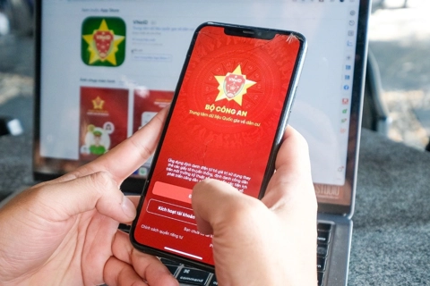Không yêu cầu công dân xuất trình giấy tờ đã được tích hợp trên VNeID