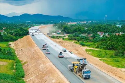Tập trung tháo gỡ khó khăn, đẩy nhanh tiến độ các dự án quan trọng quốc gia
