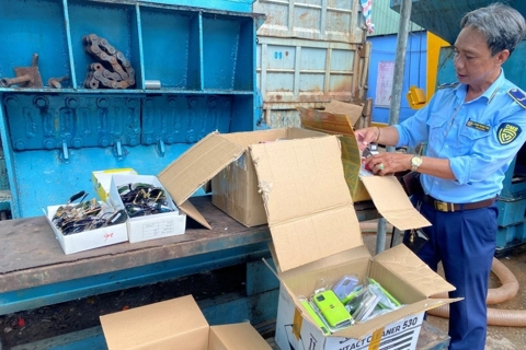 Xây dựng phong trào toàn dân trong đấu tranh với tội phạm buôn lậu, gian lận thương mại, hàng giả
