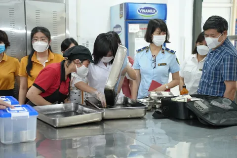 Cương quyết xử lý nghiêm các hành vi trục lợi trong công tác bảo đảm an toàn thực phẩm