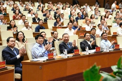 Bộ Chính trị yêu cầu kiên quyết xử lý sai phạm trong công tác cán bộ khi sắp xếp
