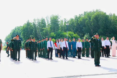 ''Tự hào Tổ quốc tôi'' - Gắn kết quân dân, khơi dậy lòng yêu nước nơi cực Nam Tổ quốc