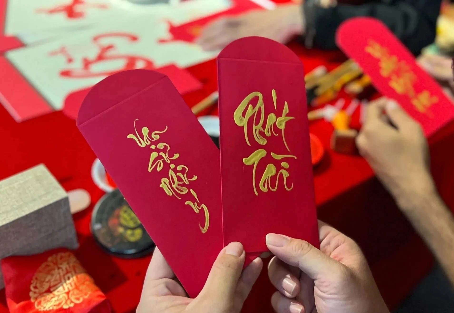 Tặng quà nhân dịp chào mừng Đại hội Đảng XIV và Tết Nguyên đán Bính Ngọ 2026