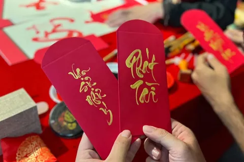 Tặng quà nhân dịp chào mừng Đại hội Đảng XIV và Tết Nguyên đán Bính Ngọ 2026