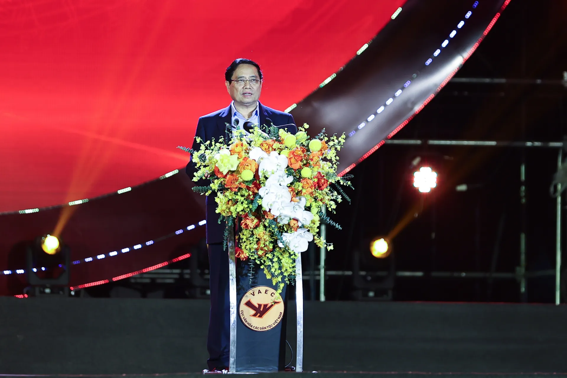 Thủ tướng kêu gọi chung sức đồng lòng, đồng cam cộng khổ, chia sẻ với đồng bào miền Trung