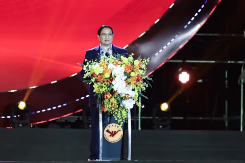 Thủ tướng kêu gọi chung sức đồng lòng, đồng cam cộng khổ, chia sẻ với đồng bào miền Trung
