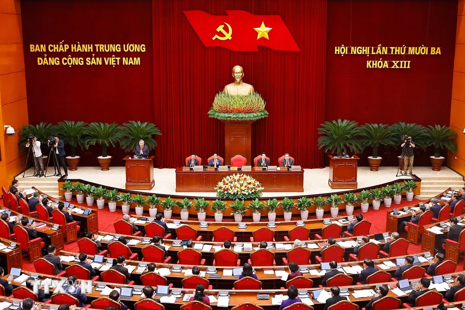 Khai mạc Hội nghị lần thứ mười ba, Ban Chấp hành Trung ương Đảng khóa XIII
