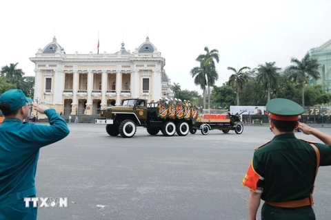 Các tầng lớp Nhân dân xúc động tiễn đưa nguyên Chủ tịch nước Trần Đức Lương
