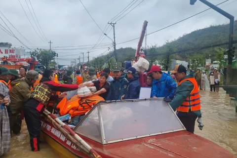 Hỗ trợ 1.100 tỷ đồng cho 4 tỉnh khắc phục thiệt hại do mưa lũ