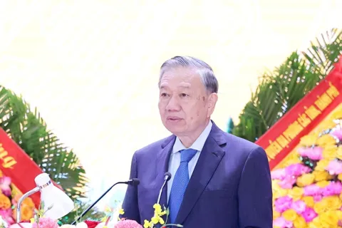 Tổng Bí thư: Xây dựng LLVT Quân khu 4 cách mạng, chính quy, tinh nhuệ, hiện đại