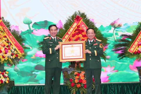 Trao huân chương tặng Đại tướng Phan Văn Giang và các lãnh đạo Bộ Quốc phòng