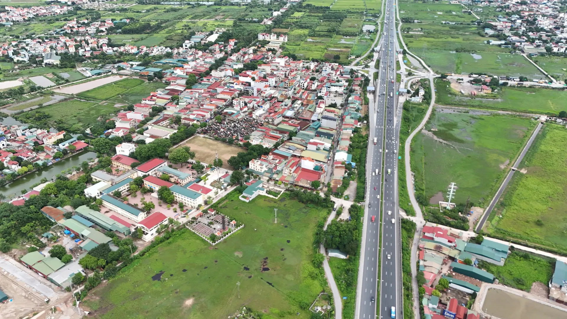 Huyện Thường Tín và huyện Hóc Môn đạt chuẩn nông thôn mới nâng cao