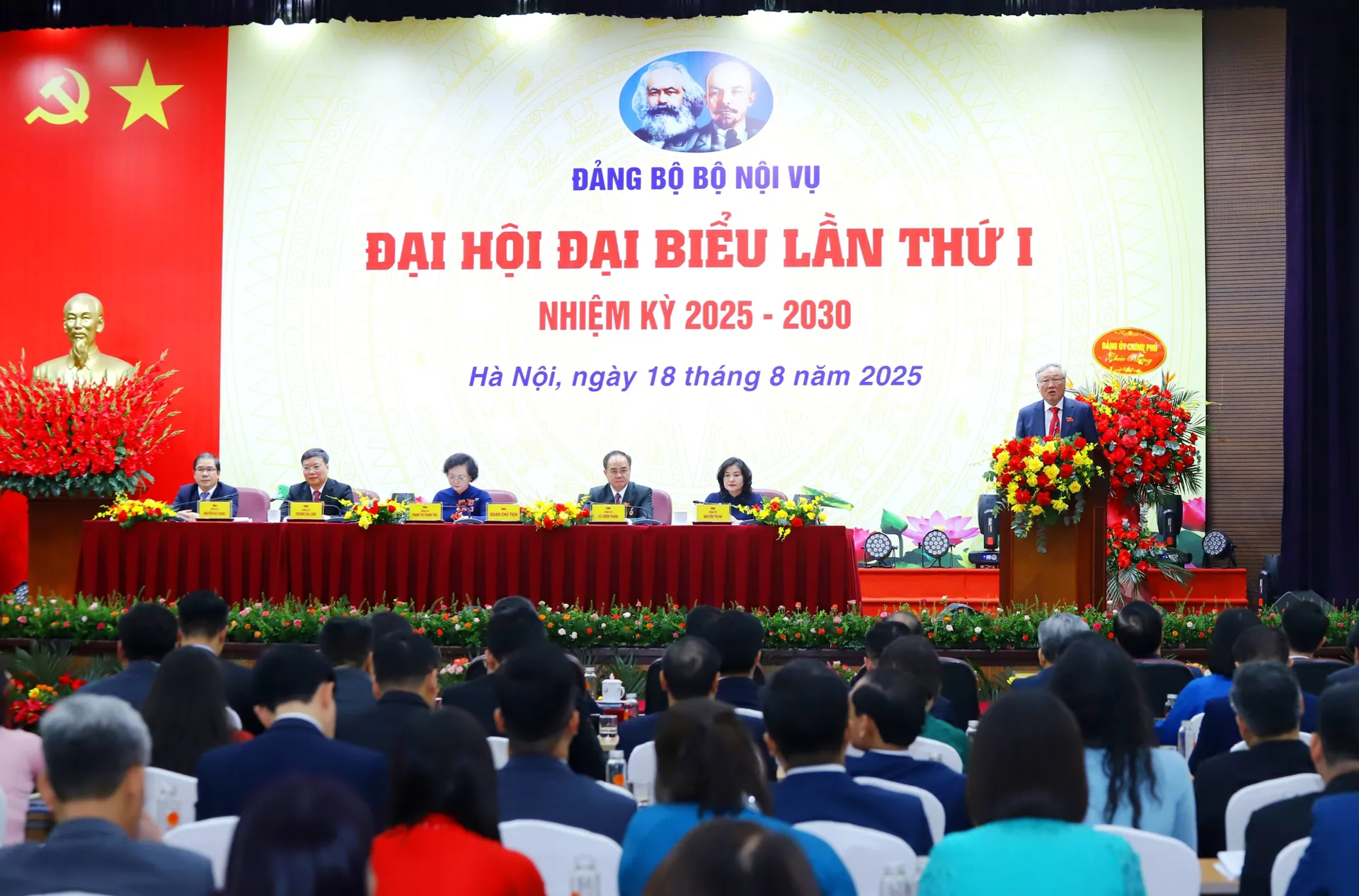 Cán bộ Bộ Nội vụ phải giỏi về nghiệp vụ, tinh thông về pháp luật, cần mẫn, tận tụy, công tâm, khách quan