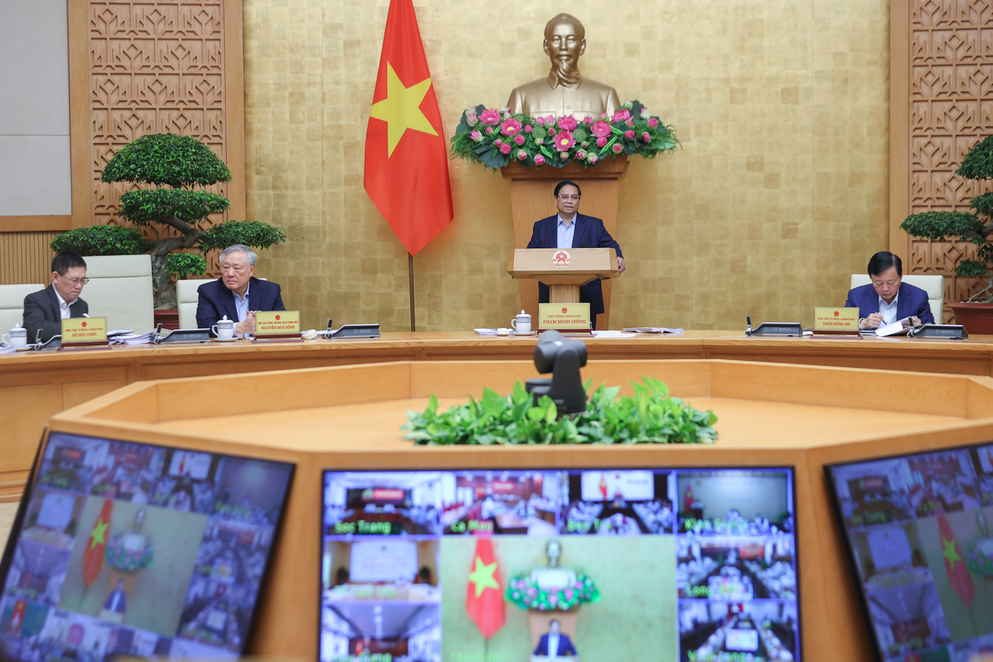 Vietnam's Jan-Feb economic performance beat last year's period: Gov't
