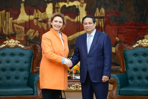 PM urges EIB to sign next generation ODA agreement with Vietnam
