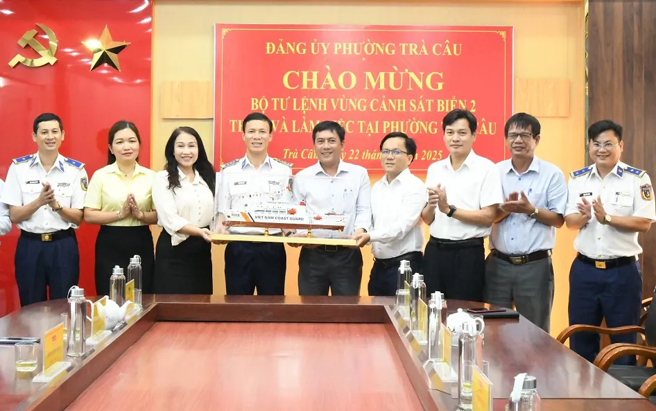 Vùng Cảnh sát biển 2 đồng hành với ngư dân và đồng bào dân tộc, tôn giáo tỉnh Quảng Ngãi