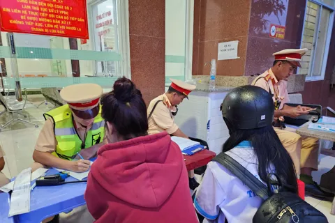 TP Hồ Chí Minh: cảnh báo tình trạng vi phạm pháp luật về trật tự an toàn giao thông của học sinh, sinh viên