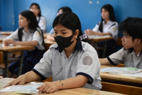 Cấm sử dụng điện thoại trong trường học tại TP Hồ Chí Minh: nhiều phụ huynh đồng tình

