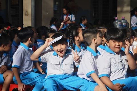 TP Hồ Chí Minh: Tranh cãi đề xuất cấm học sinh tan học trước 16 giờ 30