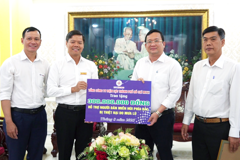 TP Hồ Chí Minh tiếp nhận thêm 300 triệu đồng ủng hộ đồng bào vùng lũ