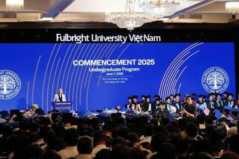 Nữ phi hành gia gốc Việt truyền cảm hứng cho tân cử nhân Trường Đại học Fulbright Việt Nam