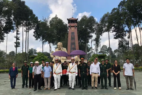 TP Hồ Chí Minh: tổ chức lễ cất bốc, di chuyển hài cốt liệt sĩ về quê hương an táng