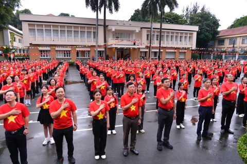TP Hồ Chí Minh: rực rỡ cờ, hoa trong ngày Tết Độc Lập ở phường Bình Thạnh