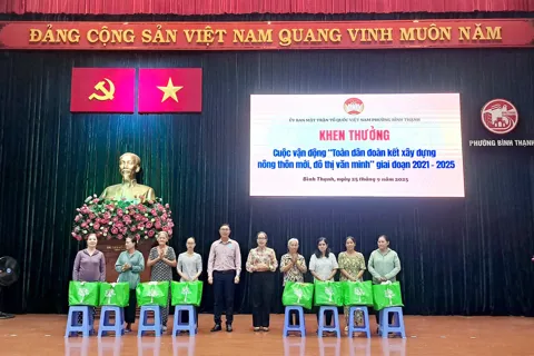 Ngày hội “Thành phố văn minh - hiện đại - nghĩa tình” ấm tình người ở phường Bình Thạnh