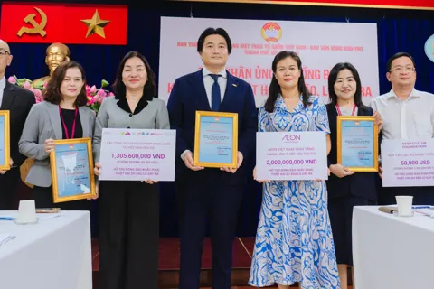 Tiếp nhận gần 10 tỷ đồng của doanh nghiệp hỗ trợ đồng bào bị thiệt hại do bão, lũ