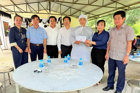 Hỗ trợ gia đình cụ bà 79 tuổi bị nước cuốn trôi tại xã Bàu Bàng