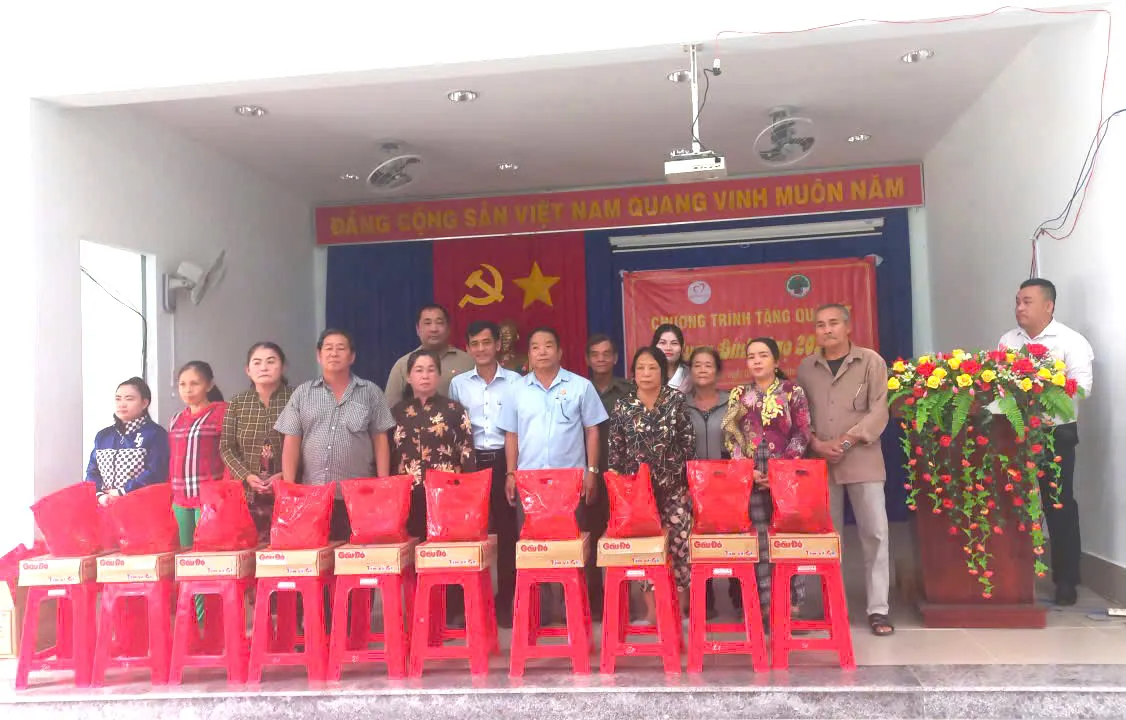 Văn phòng Cơ quan đại diện phía Nam Hội Hỗ trợ gia đình liệt sĩ Việt Nam thăm, chúc Tết các cơ quan báo chí