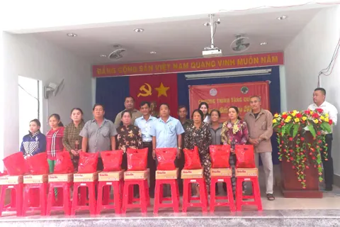 Văn phòng Cơ quan đại diện phía Nam Hội Hỗ trợ gia đình liệt sĩ Việt Nam thăm, chúc Tết các cơ quan báo chí