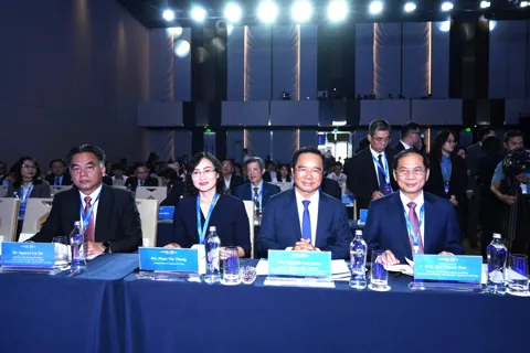 Talkshow “Thế hệ thông minh đương thời” mở màn Diễn đàn Kinh tế mùa Thu năm 2025