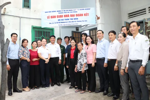 Ủy ban MTTQ Việt Nam TP Hồ Chí Minh bàn giao 3 căn nhà Đại đoàn kết cho người dân