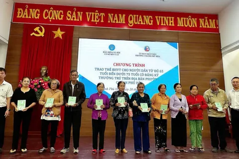 Hỗ trợ 25-30% tiền phí cho người thuộc hộ nghèo, cận nghèo tham gia Bảo hiểm xã hội tự nguyện